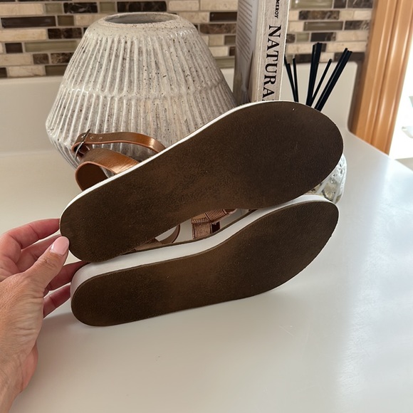 Steve Madden Marky Wedge Sandal •• Rose Gold Metallic - Picture 4 of 8